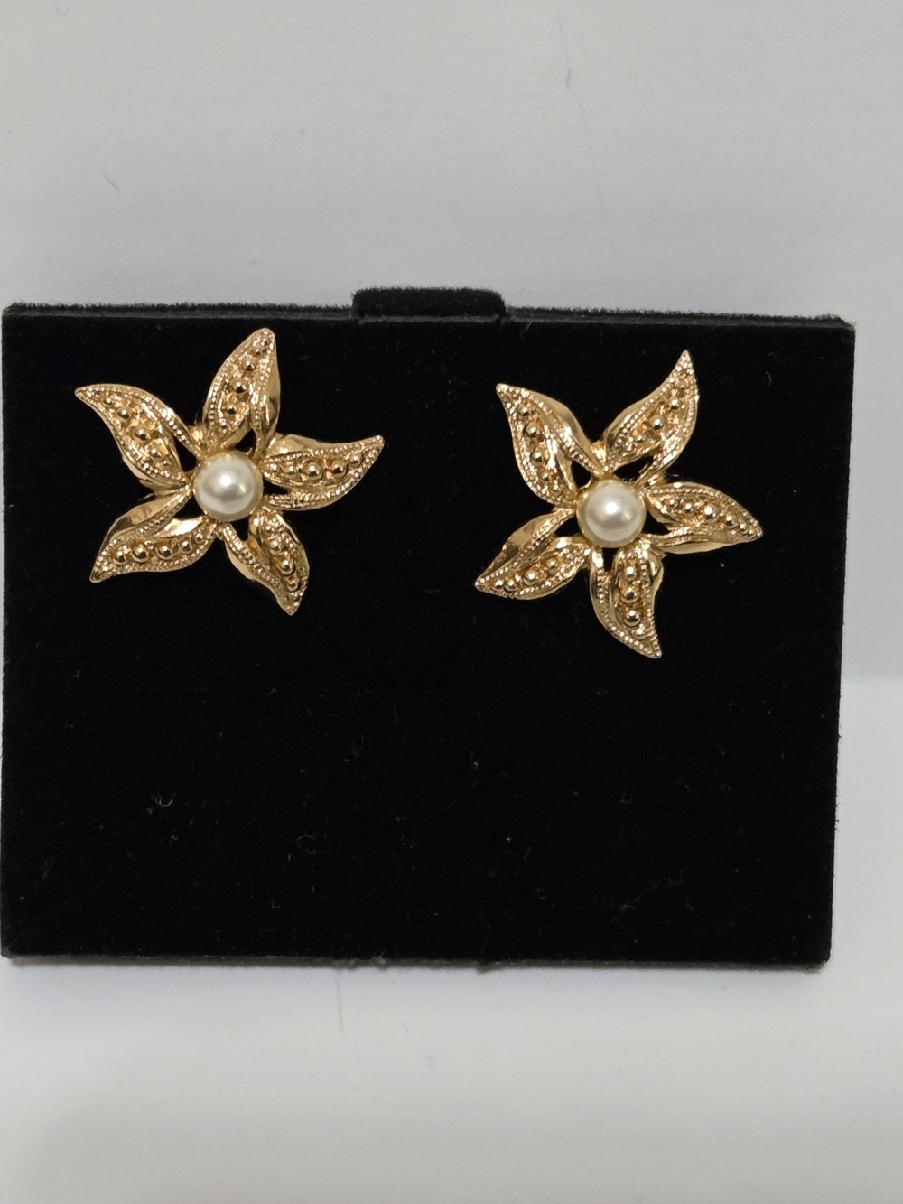 Avon Starfish Gold Tone Pearl Center Stud Earrings